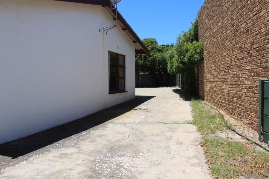 3 Bedroom Property for Sale in Middedorp Western Cape